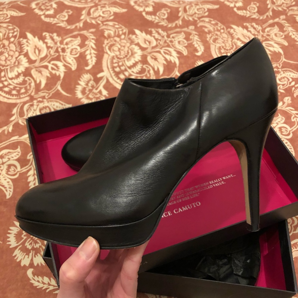 Vince Camuto bootie. Size 8